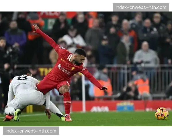 半场战报：十人应战，利物浦主场0-1落后阿斯顿维拉