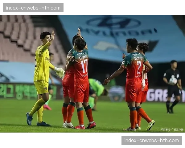 聚焦瞬间:奥斯卡任意球直挂死角,助海港队打破僵局 聚焦瞬间:奥斯卡任意球直挂死角,助海港队打破僵局